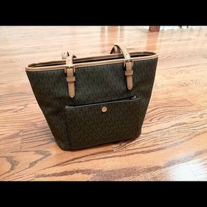 Michael Kors handbag - no rips or flaws- lightly used
